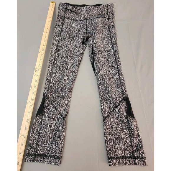 Lululemon Pace Rival Crop leggings in Power Luxtreme Suited Jacquard Black White - Picture 1 of 10